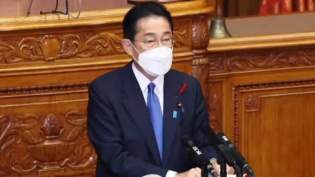 国会で演説する岸田文雄首相